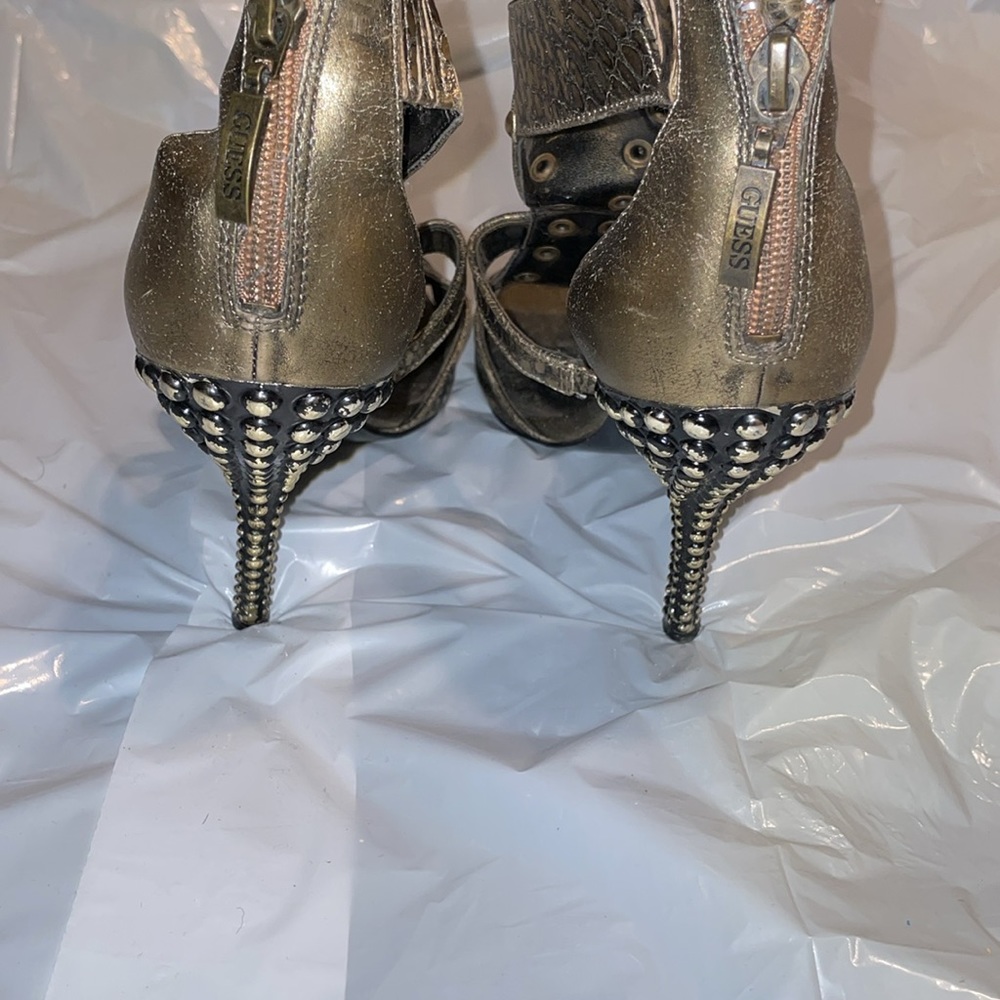 Guess - Picture 5 of 10